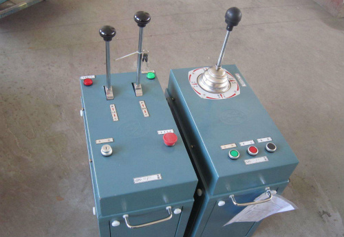 QT104型起重機(jī)聯(lián)動臺