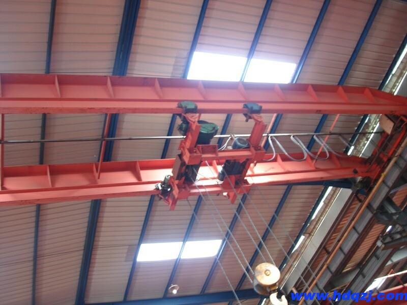 LH型32T+10T電動(dòng)葫蘆雙梁橋式起重機(jī) LH型32T+10T電動(dòng)葫蘆雙梁橋式起重機(jī)